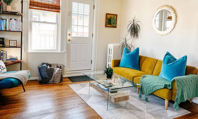 Long Beach Apartment | Private 2nd story apartment in the heart of Long Beach- Pura Vida!