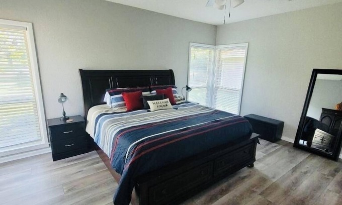 Belton House | Private 3 Acre Retreat. Sleeps 8. Minutes from downtown and Belton Lake!