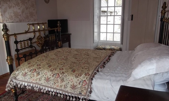 Shepton Mallet House | Private Annex to Manor Sleeps 6
