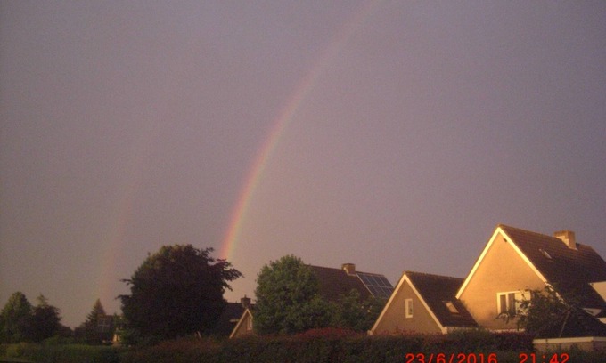 Vlijmen Apartment | Private apartment with with terrace 7 km from the center of Den Bosch!