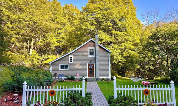 Wantage House | Private AT Historic Mountain Home. Where Serenity awaits. Right off the AT!