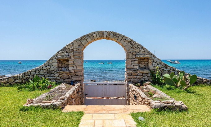 Marina di Felloniche Villa | Private beach access villa w/heated pool &jacuzzi