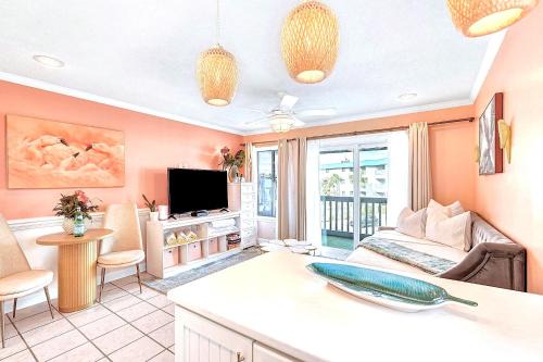 Tybee Island Apartment | Private Balcony - Beach - Pool and Pickleball