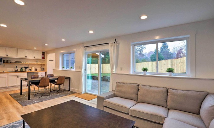 Black Mountain Apartment | Private Basement Apartment - Black Mountain