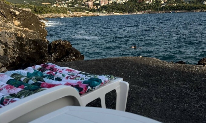 Utjeha Apartment | Private beach 2-bedroom apartment