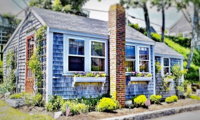 Siasconset House | Private Beach Cottage in Historic Sconset!
