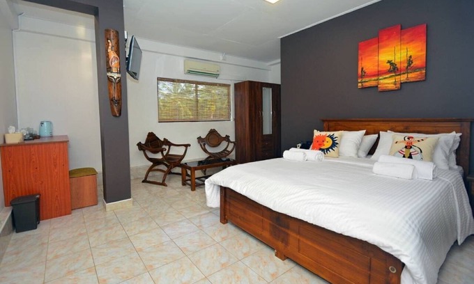Marawila Villa | Private beach/Max 6people/2bed room/Wifi/Gym/