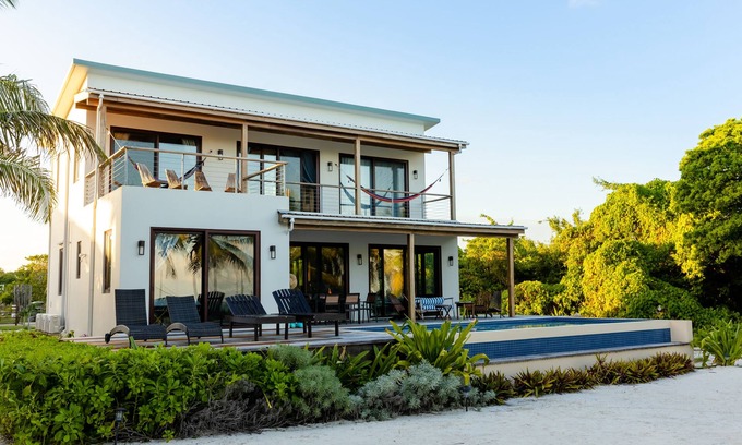 San Pedro House | PRIVATE BEACHFRONT PARADISE with COOK & POOL = Luxury on the Sea!