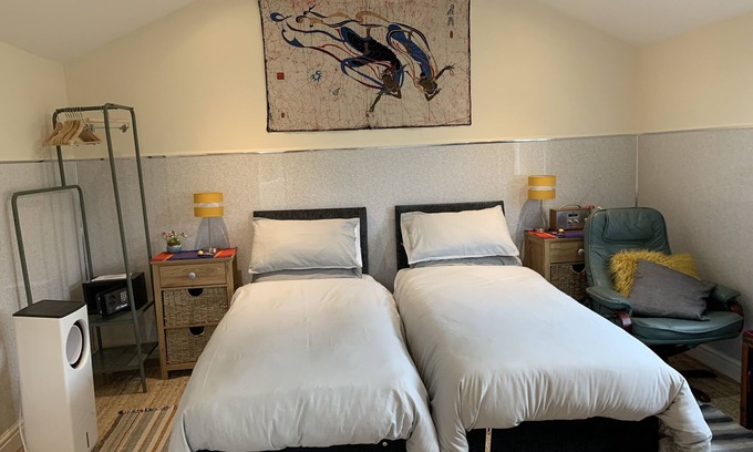 Caerphilly Apartment | Private BedHaus Annex Opposite Caerphilly Castle