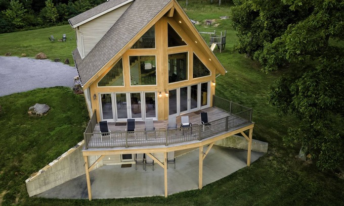 Goreville House | Private bluffs, 40-mile view on Shawnee Wine Trail