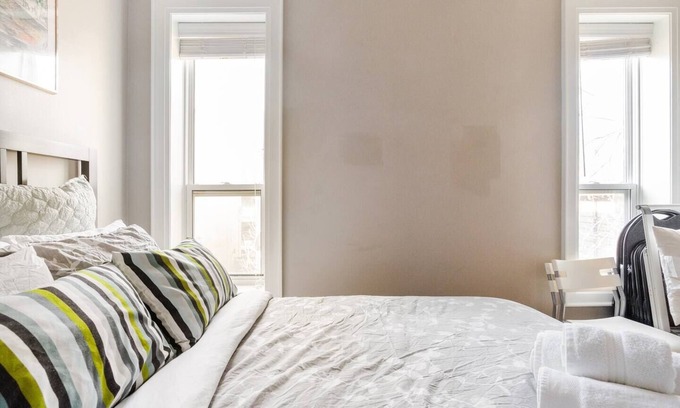 Niagara House | Private: Bright 2-Storey Loft w/Rooftop