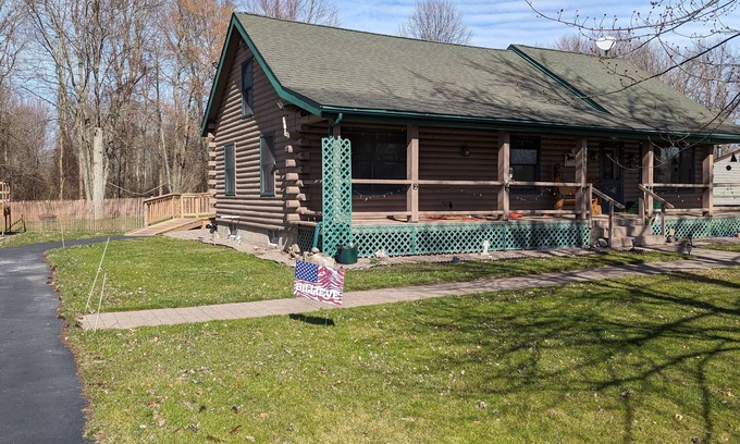 Athol Springs House | Private Cabin Home, lots of room!