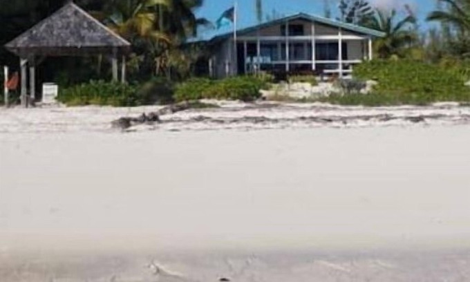 Bahama Palm Shores Cottage | Private Casa on Bonefish Beach - also a Motorboat and Sailboat for rent