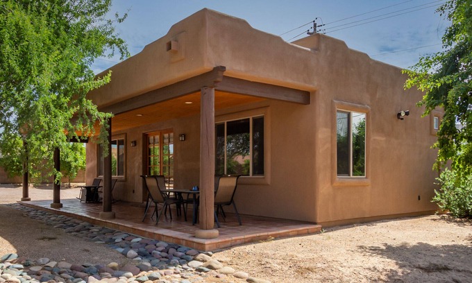East Mesa House | Private Casita, 1 acre, large heated pool, BBQ, RV/Boat parking, Close to lakes
