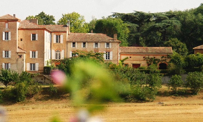 Montadet House | Private Chateau with swimming pool & beautiful view - Europe's Best Group Villa