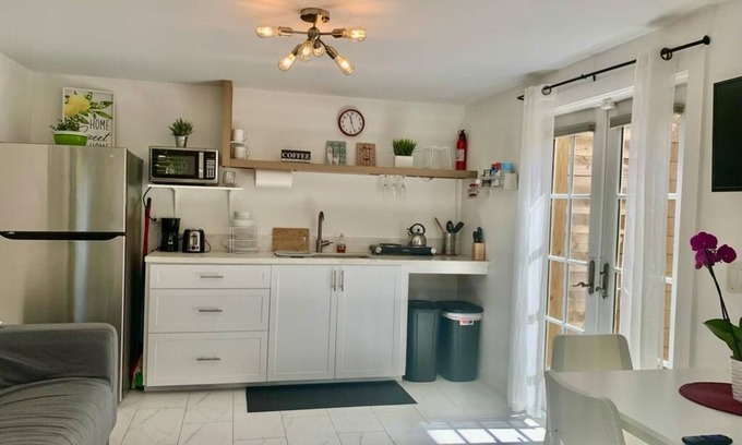South Palm Park Neighborhood Association Cottage | Private Cottage Lake Worth Beach/Palm Beach