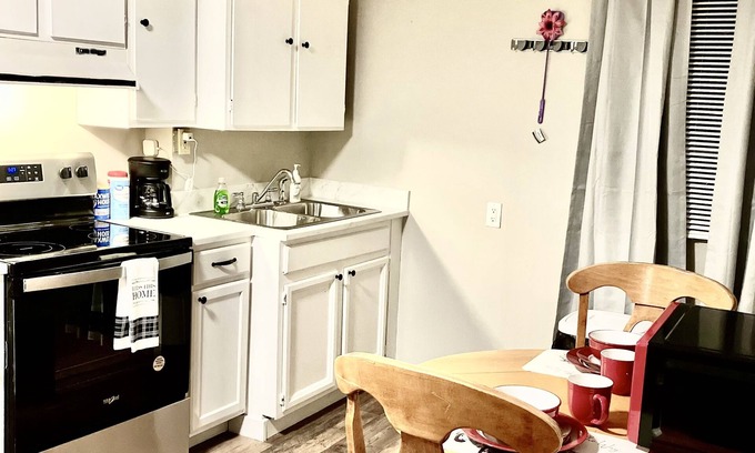 Wilson Cottage | Private Cottage Nice Peaceful and Relaxing, Historic District Pet Friendly