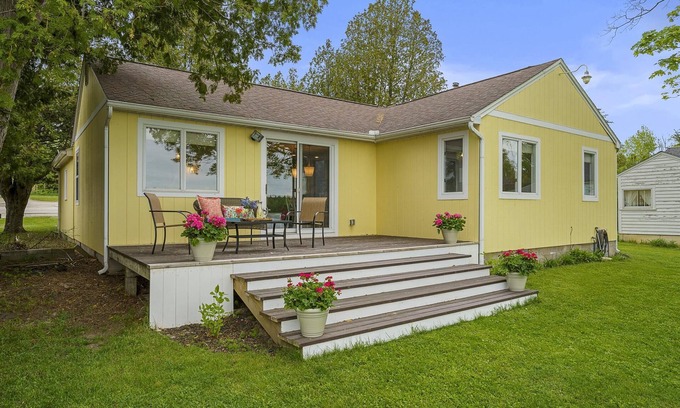 Oden House | Private Cottage on Crooked Lake