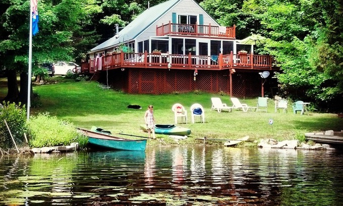 Mount Vernon House | Private Cottage on Torsey Lake