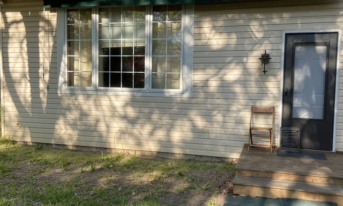 Mastic Apartment | Private Cottage