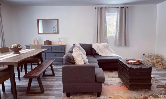 Wilno House | Private Cottage with Huge Private Dog Park!