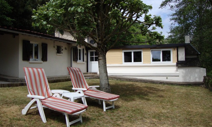 Civray Cottage | Private cottage with it's own fishing & pet friendly!
