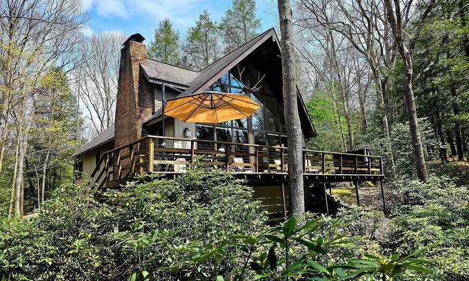 Ohiopyle Ski Chalet | Private Couple's Retreat Mountain Chalet