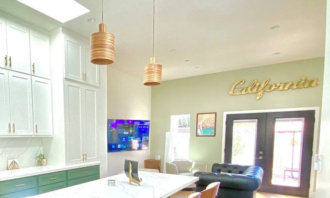 Inglewood House | Private Cozy 1-bedroom with skylights, WiFi, and AC. LAX and So- Fi adjacent