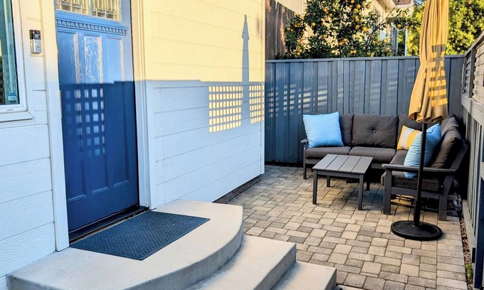 Oak Park House | Private Cozy House with 2 Bedroom, 2 Bathroom, A/C, and Near Downtown