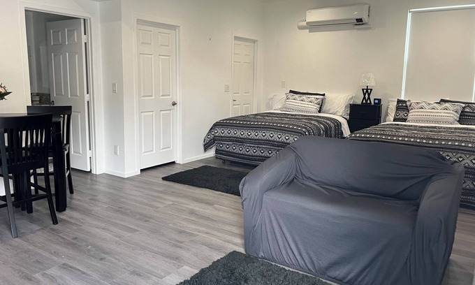 Riverside Apartment | Private Cozy Studio in Riverside
