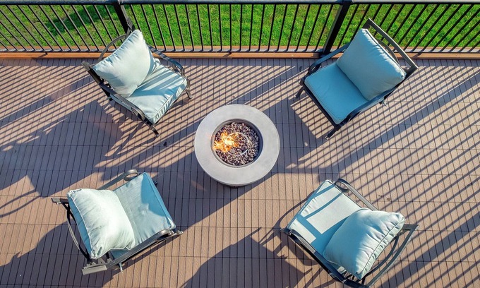 Prescott Condo | Private Deck + Fire Table | Rooftop & Game Room | 2 King Condo