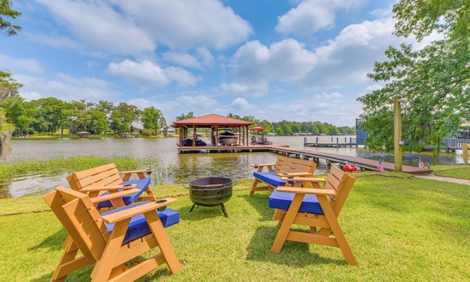 Cobb Cottage | Private Dock + Porch: Lakefront Retreat in Cobb!