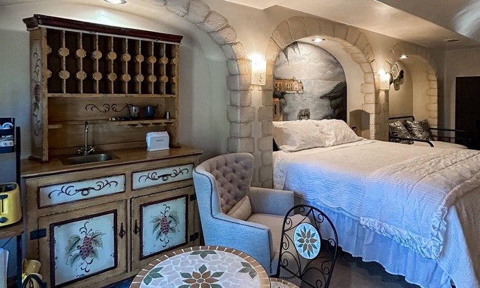 Shingle Springs Apartment | Private, dog-friendly, spacious studio with large pool and outdoor kitchen