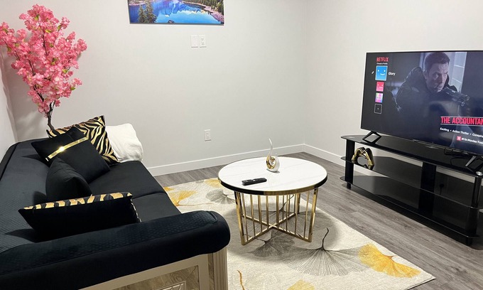 West Edmonton Apartment | Private entrance, Nice and Cozy 1 bedroom suite near West Edmonton Mall (WEM)