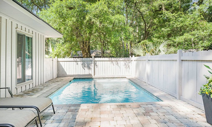 Lawton Woods House | Private Fenced in Pool ~ Pet Friendly ~ 1 Cotton Lane
