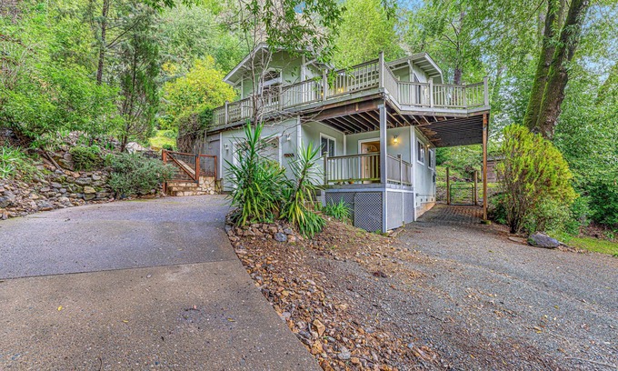 Hacienda House | Private forest retreat across the road from Russian River, close to wineries