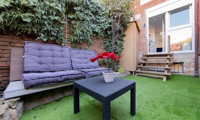 Coslada Apartment | Private garden apartment