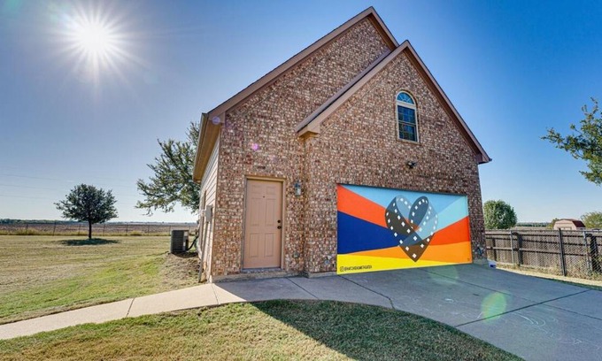 Waxahachie House | Private Guesthouse with Deluxe Home Theater home