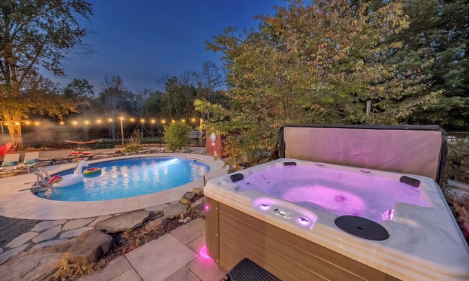 Aldenville House | Private Heated Pool Hot Tub Game Room Fire Pit 6 Bdrms
