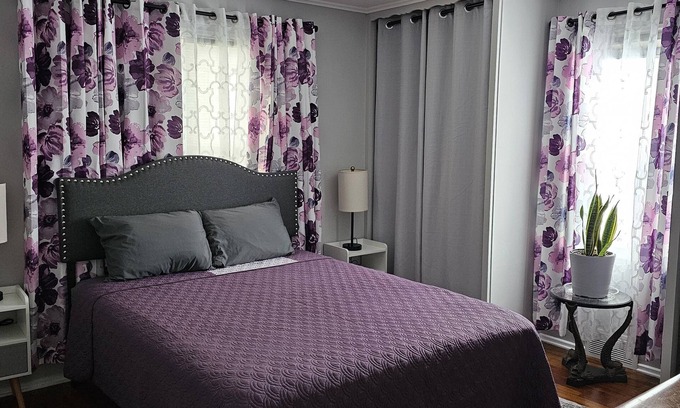 Albany House | Private home all to yourself, shopping, dining, hospitals and colleges.