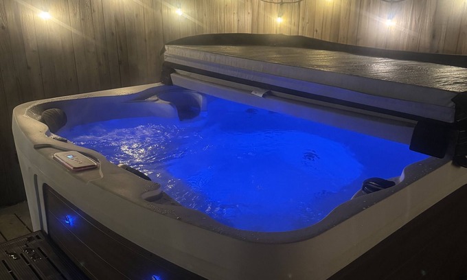 Harvey Park South House | PRIVATE HOT TUB! Stunning updated downstairs home- Amazing Location