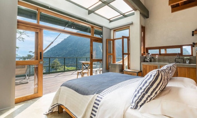 Venecia Villa | Private Jacuzzi Villa-mountains view by HOUSY HOST