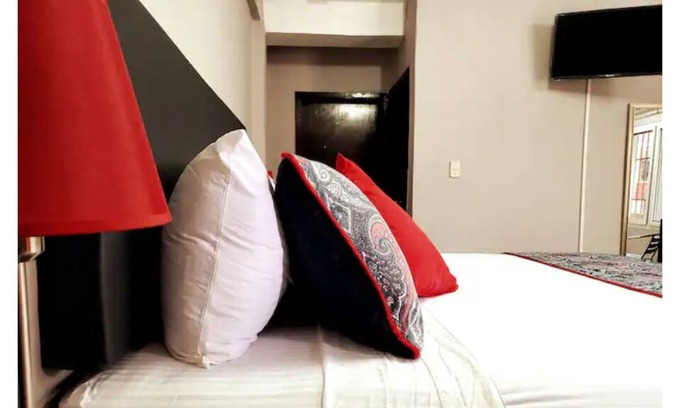 San Pedro Sula Apartment | Private King Suite*Top Location*Security & Parking