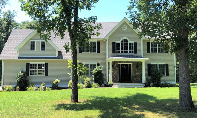 Somers House | Private Lakefront Home in Quiet Residential Area