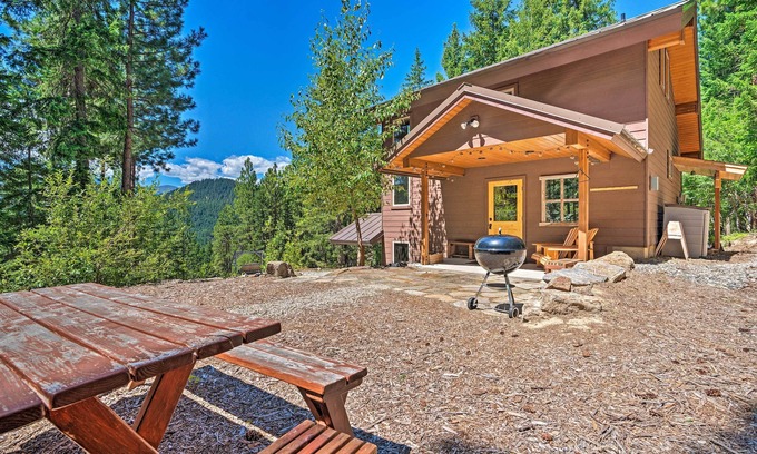 Leavenworth Cabin | Private Leavenworth Cabin w/Mtn Views & Fire Pit