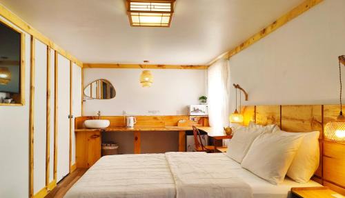 Lower Sackville Apartment | Private little Zen guestroom free parking