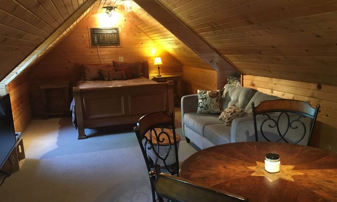 Metamora Bed & Breakfast | Private loft suite in a historic tourist village