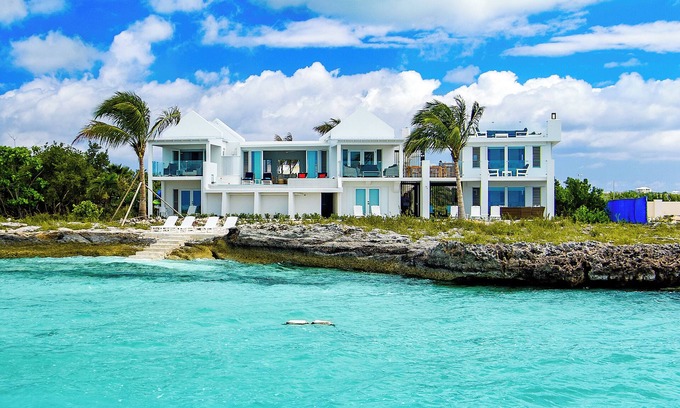 Juba Sound Villa | Private & Modern Oceanfront Villa With Stunning Views