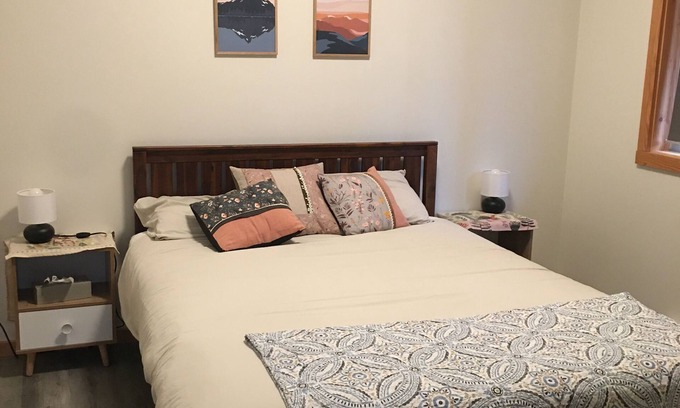 Kaslo Cottage | Private mountain view haven in the beautiful West Kootenays