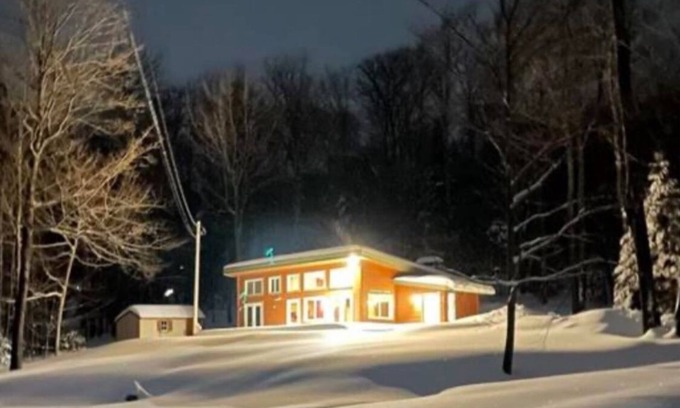Weston House | Private, mountain views,easy access
